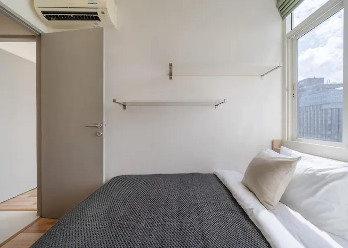 公寓 150m To Bts L Workspace L Pool And Gym L Sontana 曼谷